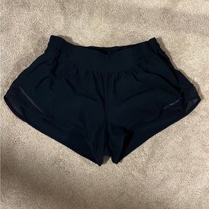Lululemon Navy hottie hot shorts (2.5)